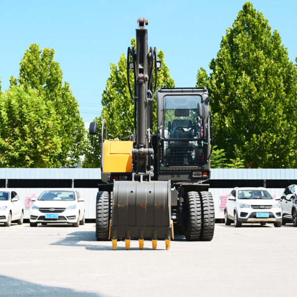 7.5 Ton Wheeled Digger